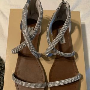 Steve Madden Flat Rhinestone Sandals Women’s 8